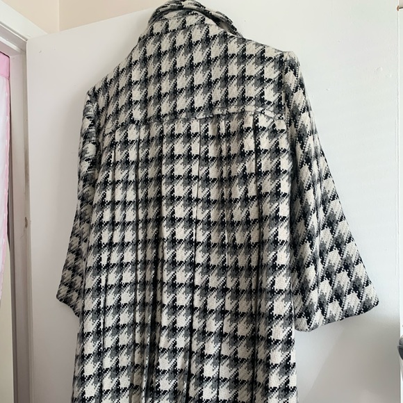 New never worn Tulle wool jacket. - Picture 4 of 4